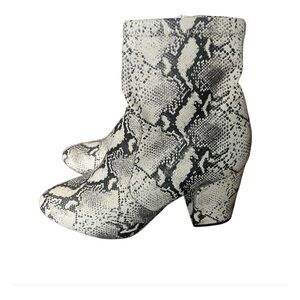 Snakeskin print boots-size 9m Steve Madden- fall fashionable